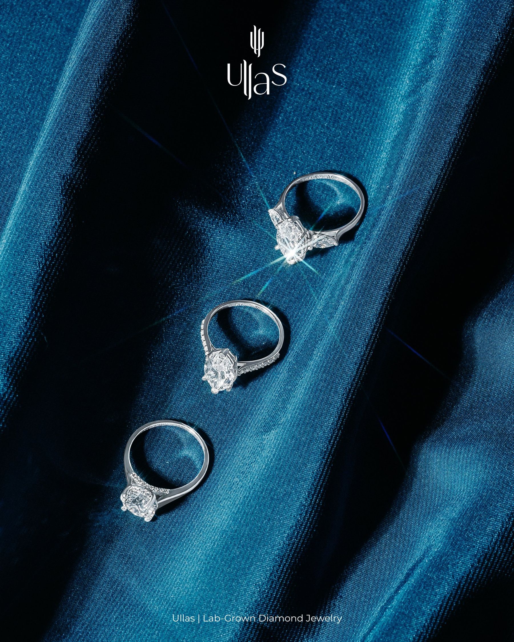 Tiga cincin berlian lab-grown ULLAS di atas kain satin teal